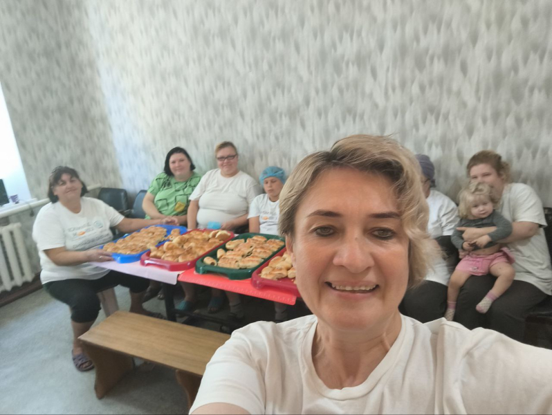 Ми знову завітали до місця тимчасового проживання ВПО з нашим теплим проєктом "Ділимося хлібом" 