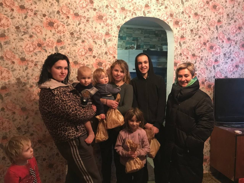 Відвідала родини, які перебувають у складних життєвих обставинах, у місті Мала Виска та селах Заповідне і Вишневе.